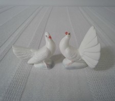 Vintage 2.1" miniature porcelain figurine DOVE BIRD PAIR doves ornament figure