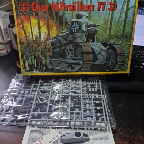 Rpm char mitrailleur ft31 - 1:72,