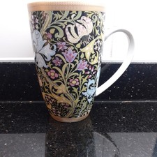 Maxwell & Williams "Cray" China Mug (Golden Lily Black)