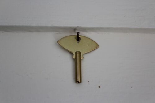 Chelsea reproduction clock - chelsea, key
