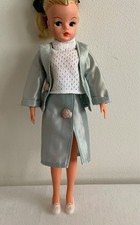 VINTAGE 1970s SINDY DOLL SIZE SILKY BLUE SUIT JACKET SKIRT TOP SHOES FAERIE GLEN