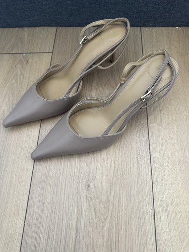 Brand new never worn - new, beige