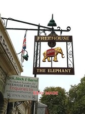 PHOTO  FREMLIN'S PUB SIGN THE