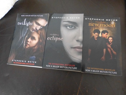 Twilight saga paperback - 3x,
