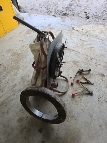 Manual metal banding - banding, /