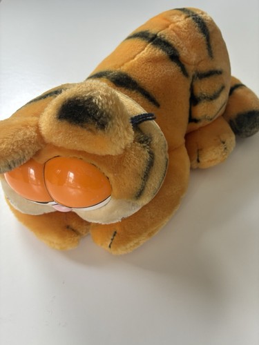Dakin garfield lying - garfield,