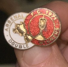 ARSENAL ENAMEL  BADGE