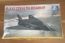  Lockheed F-117 Stealth Bomber Italeri 1:32 Model Kit  no 609
