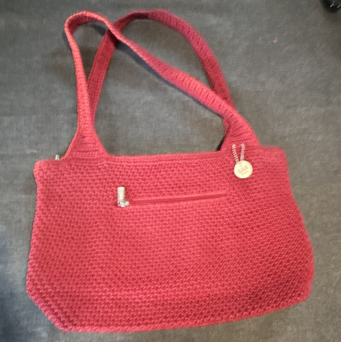 The sak red - the, shoulder