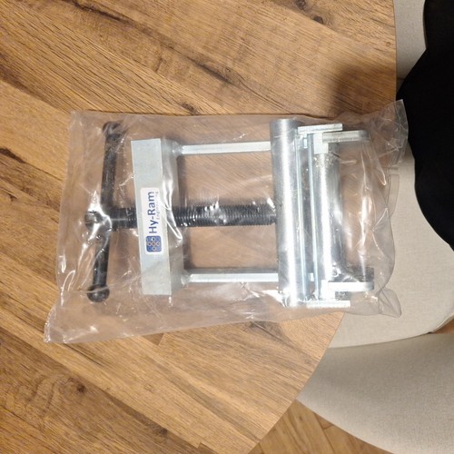 Ram squeeze off clamp - clamp, tool