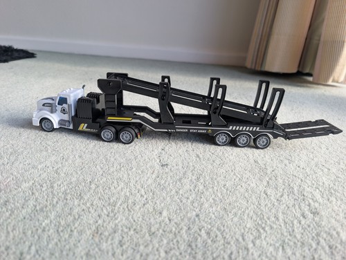 Large toy car transporter - 🚛,