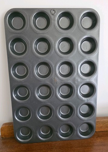 The pampered chef - chef, muffin