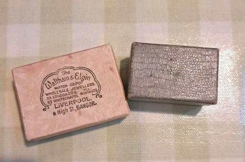 Two vintage jewellery - vintage,