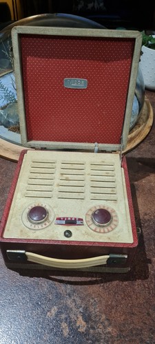 1950 vidor portable radio - 1950's,
