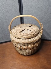 Vintage Ho-Chunk Winnebago Traditional HandMade Round Lidded Basket With Handle