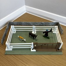 Britain’s Farm Toys 1:32 -