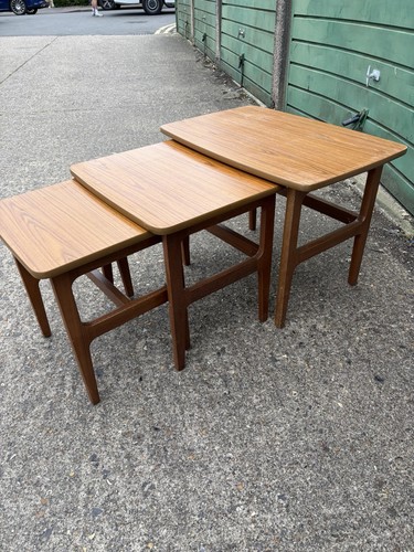 Schreiber nest tables - 3,