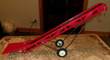 1/16 ertl red belt elevator in very good shape used