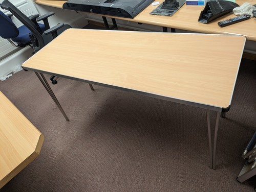 Contour folding table