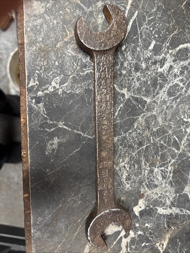 Large old spanner - large, one