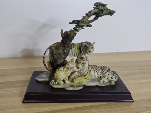 White tiger family artist - white,