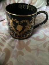 Stunning Wedgwood Queen Elizabeth II 1977 Silver Jubilee Black/Gold Large Mug