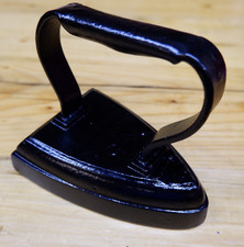 J&J Siddens, West Bromwich, Number 5 Clothes Iron
