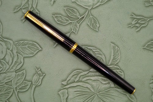 Platinum black fountain pen