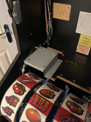 Note acceptor mounting - note, plate