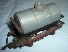 HORNBY OO GAUGE SMALL TANKER R12