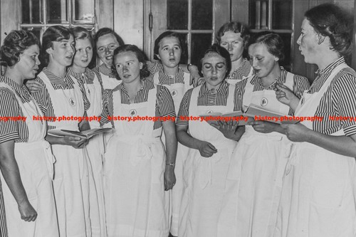 F026877 women from people - f026877,