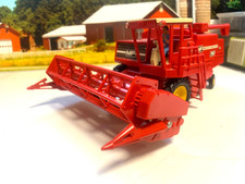 BRITAINS.1:32.FARM.MASSEY FERGUSON 760 COMBINE HARVESTER.ALL WORKING.DIORAMA SAT