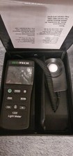 ISO-TECH 1335 LIGHT METER