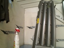 GRILL GRILL LAND + RANGE ROVER