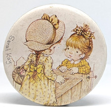 HTF Vintage Sarah Kay Little Girl's Talking 1970's Nostalgic Badge Pin (P2455)