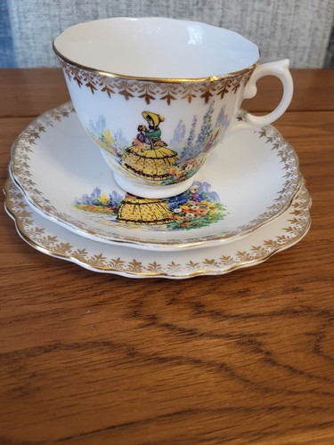 Lovely 1950s crinoline lady - lovely,