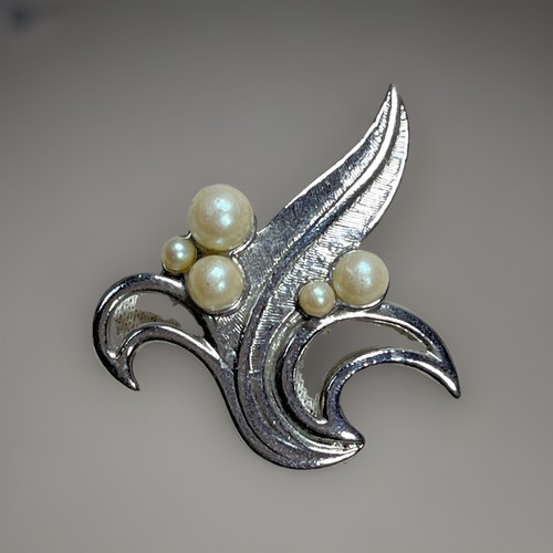 Vintage leaf brooch creamy - vintage,