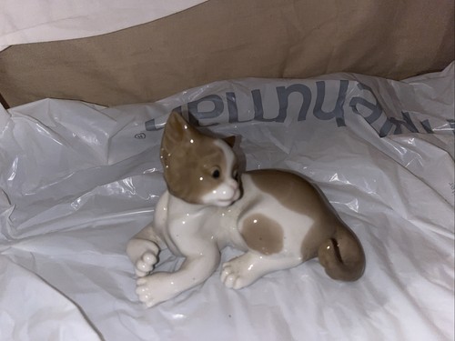 Lladro beige cat sitting down - lladro,