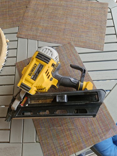Dewalt dcn690n type 18v - dewalt,