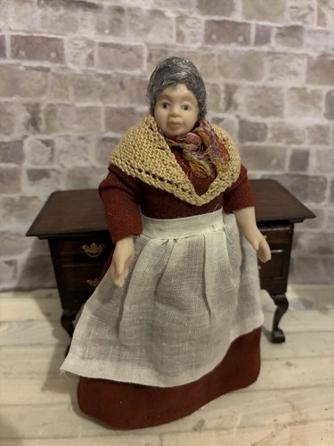 Dolls house scale - dolls,