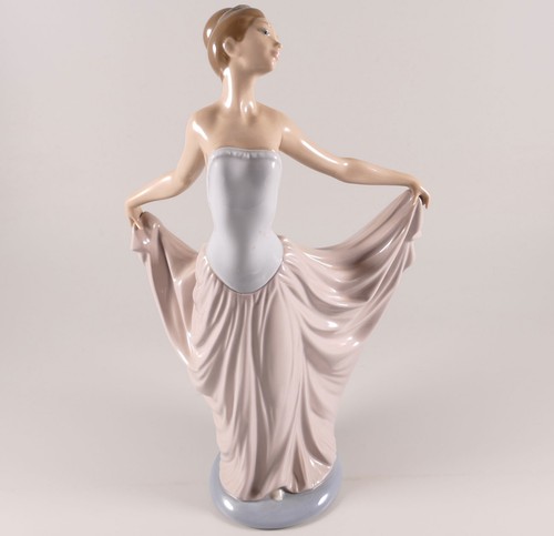Lladro figurine large - lladro,