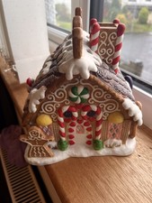 Collectable Partylite "GINGERBREAD TEALIGHT HOUSE" slight damage