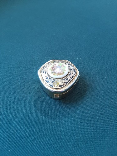 Vintage gold tone - vintage, metal