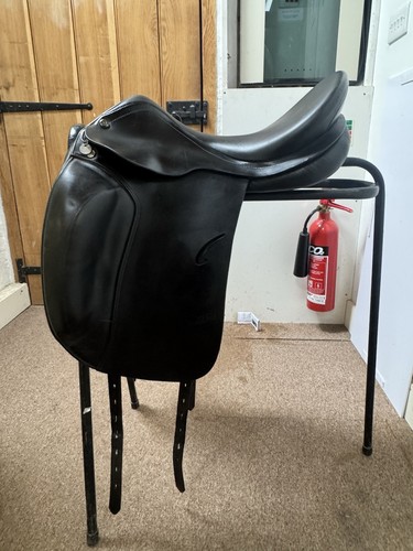 Prestige dressage saddle - prestige, 17”
