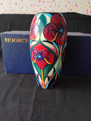 Moorcroft 19cm vase - vase, 'crowning