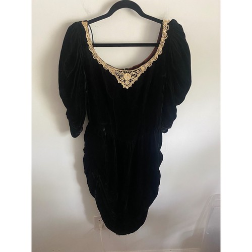 Vintage black velvet - black, lace