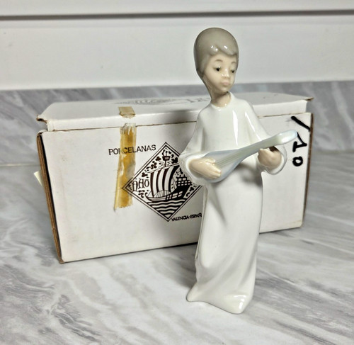 Vintage lladro nao - by,