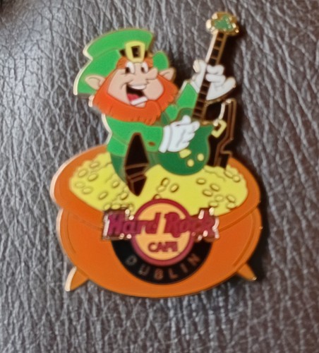 Hard rock cafe pin badge - rock,