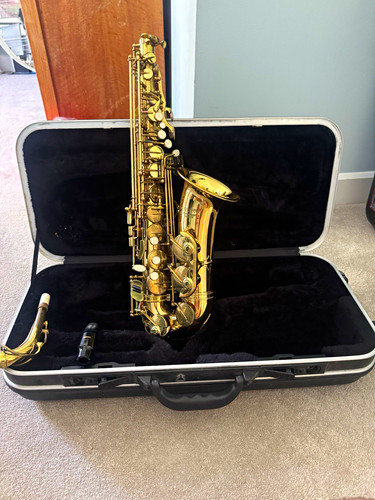 Earlham alto saxophone gold - alto,