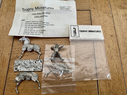 Trophy miniatures mounted - -,